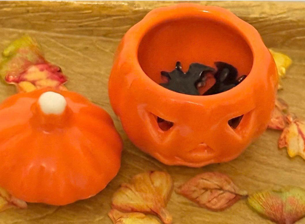 Miniature Ceramic Jack O Lantern Jar with Lid, Filled with Bats (1:12 Scale)