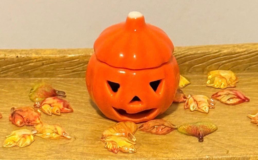 Miniature Ceramic Jack O Lantern Jar with Lid, Filled with Bats (1:12 Scale)