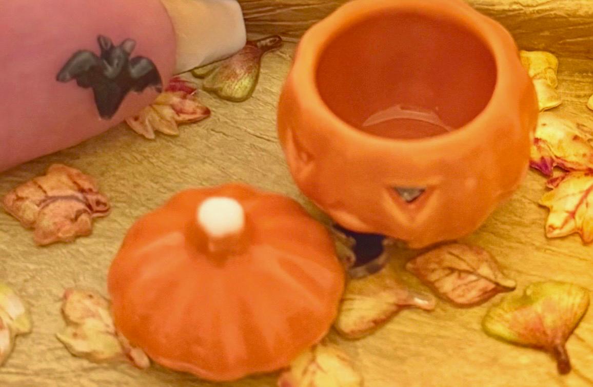 Miniature Ceramic Jack O Lantern Jar with Lid, Filled with Bats (1:12 Scale)