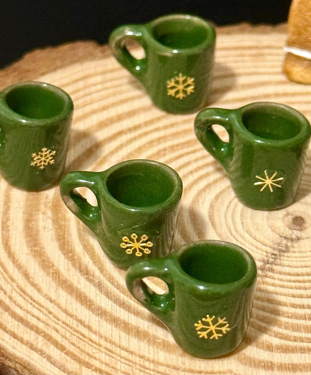 Miniature Christmas coffee mugs with snowflakes-1:12 dollhouse scale