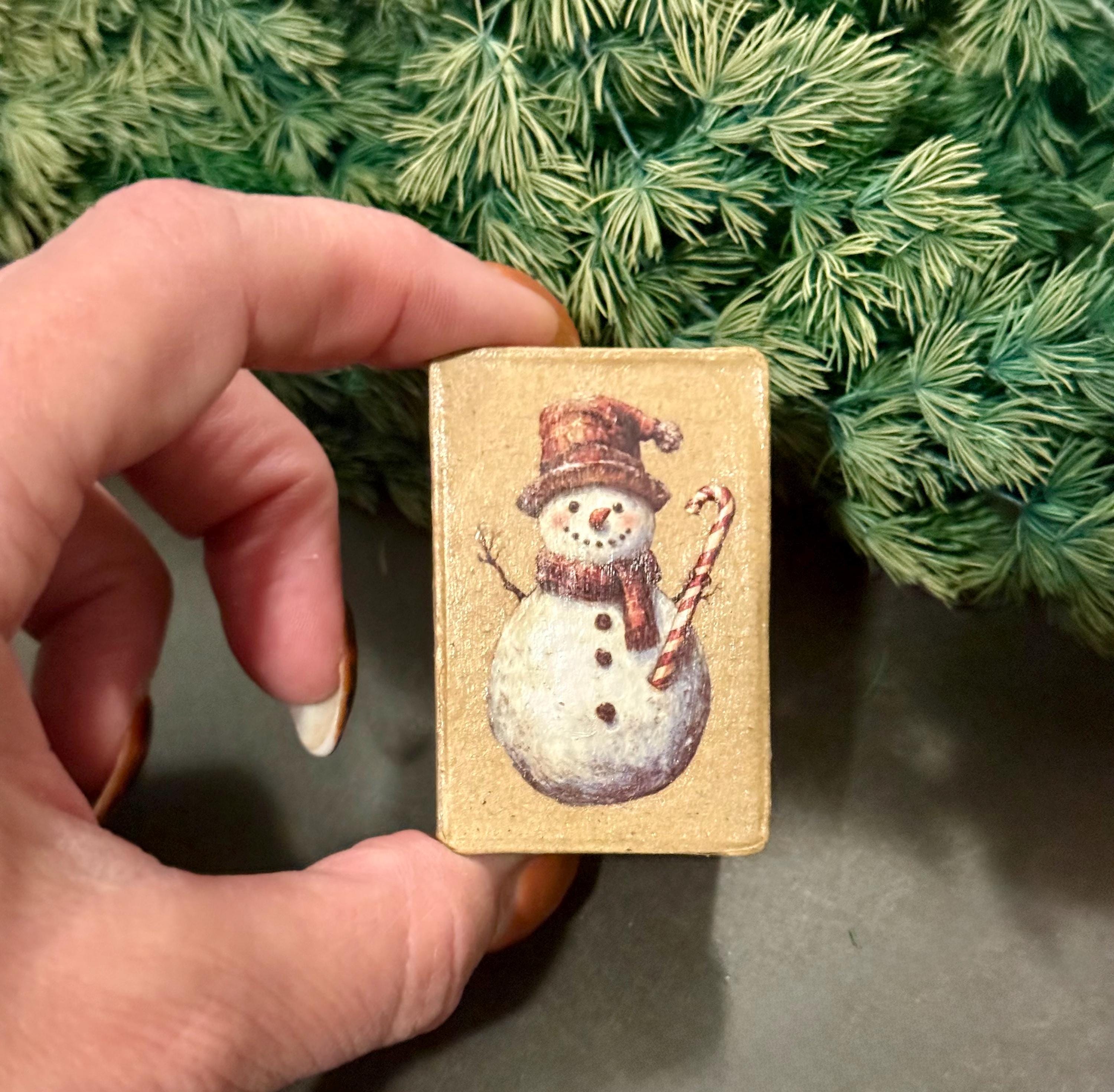 Miniature Christmas Snowman theme Gift Box with miniature(s) inside