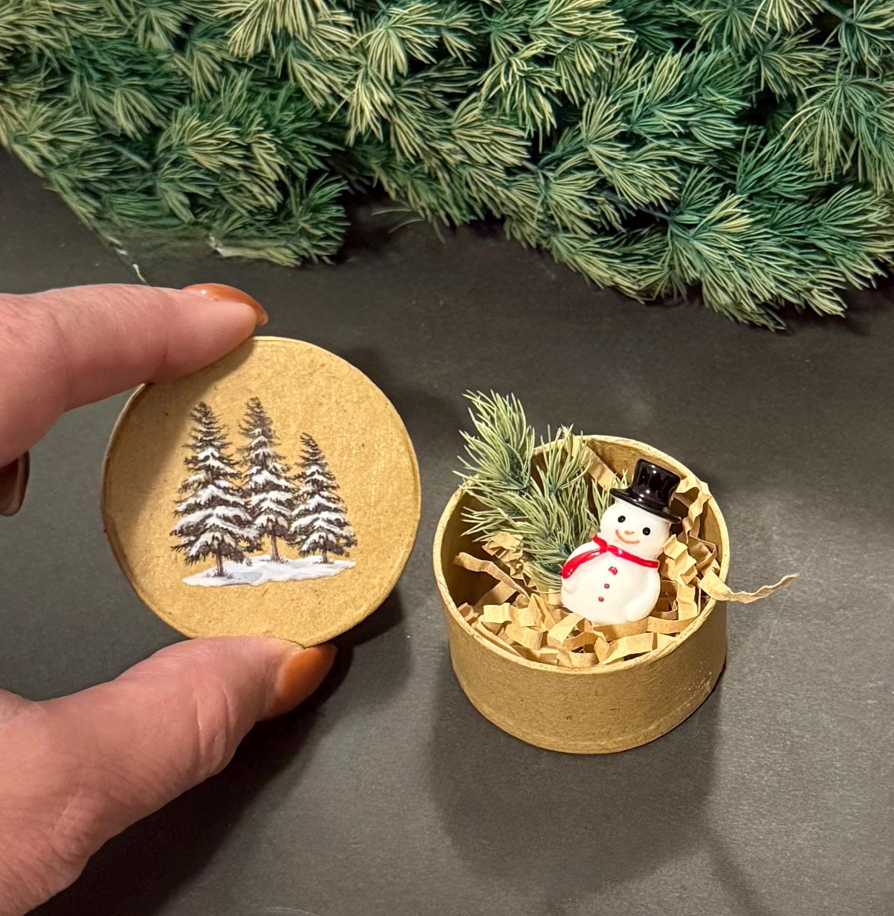 Miniature Christmas tree and snowman theme Gift Box with miniature(s) inside