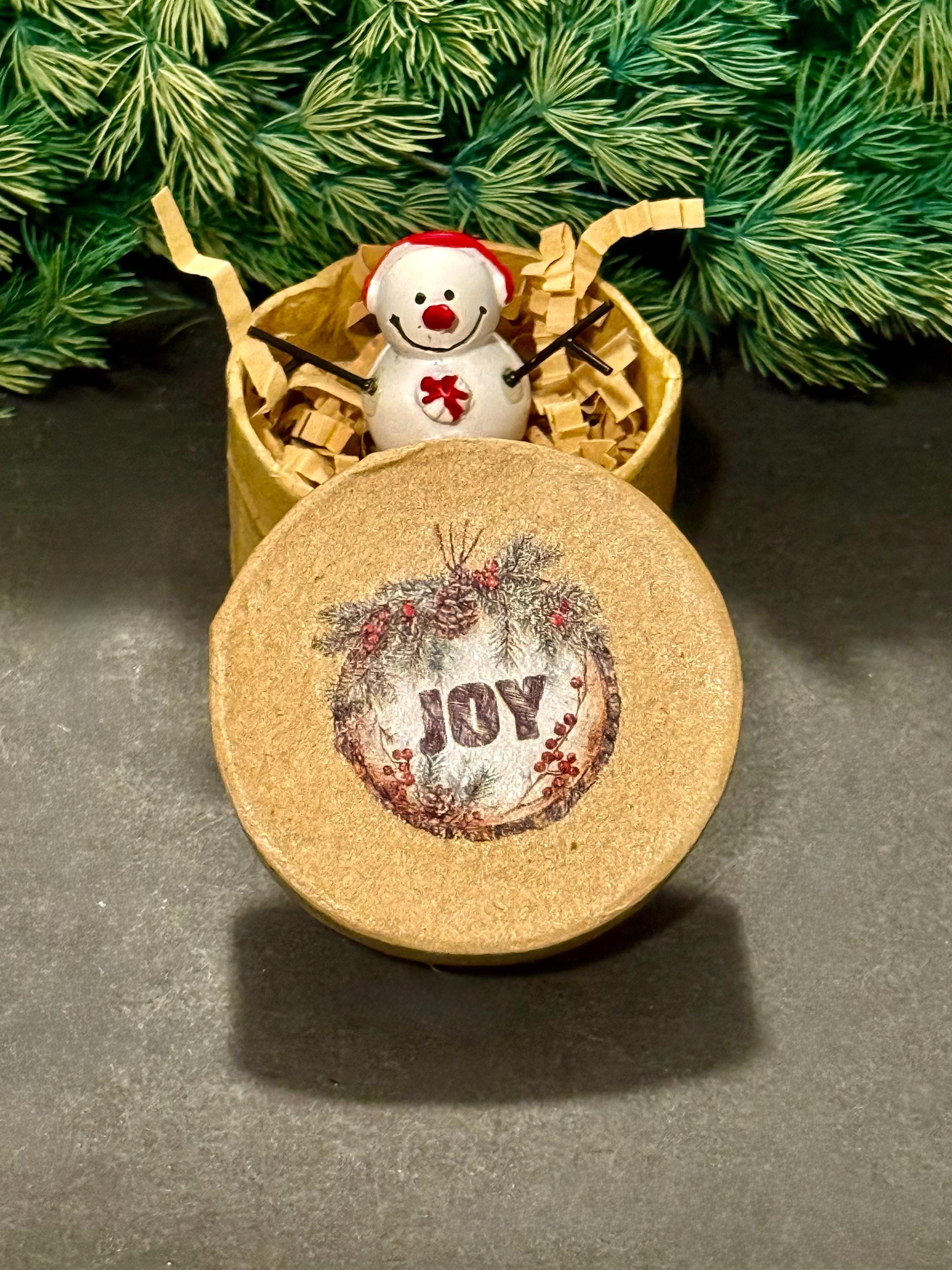 Miniature Christmas theme Gift Box with miniature(s) inside