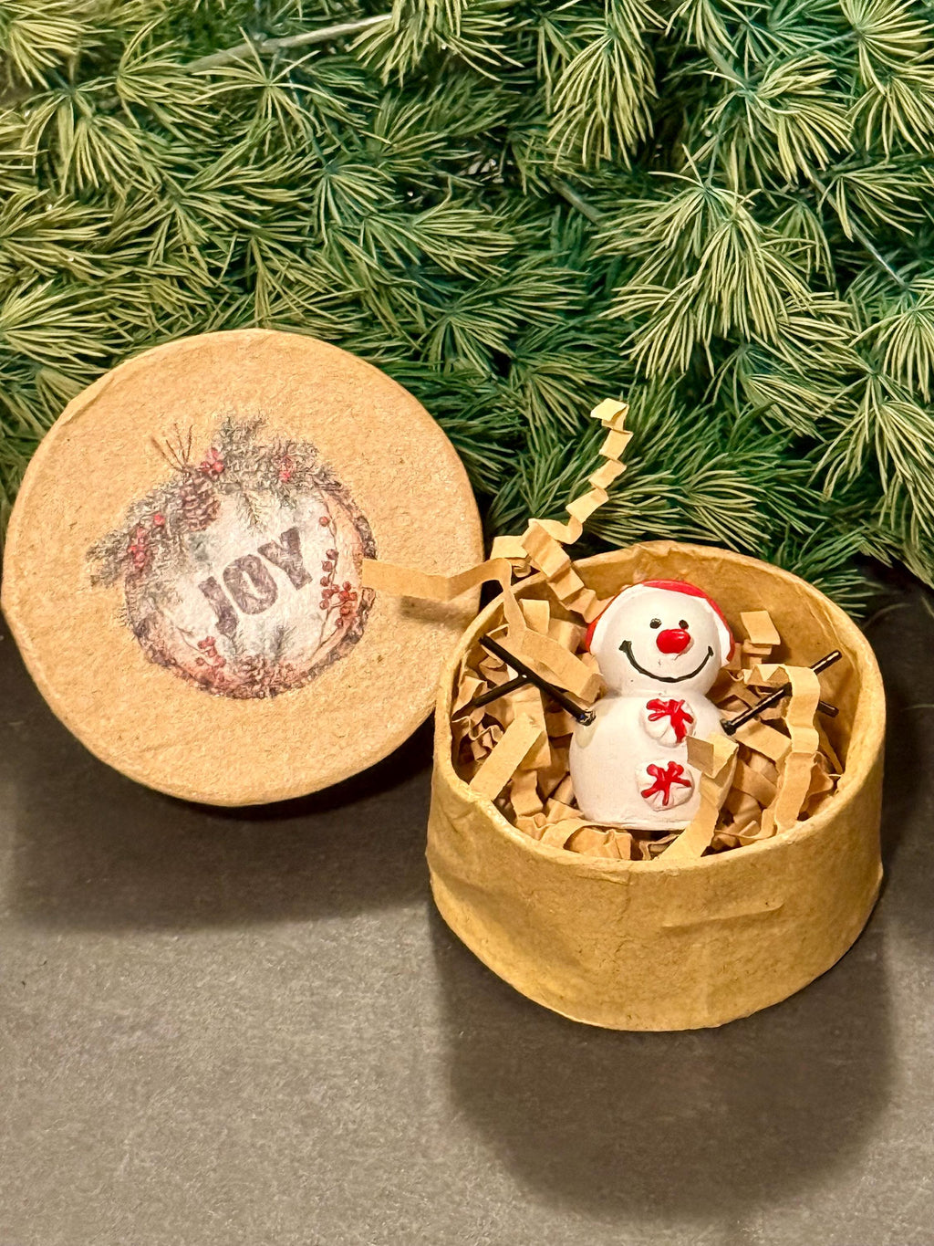 Miniature Christmas theme Gift Box with miniature(s) inside