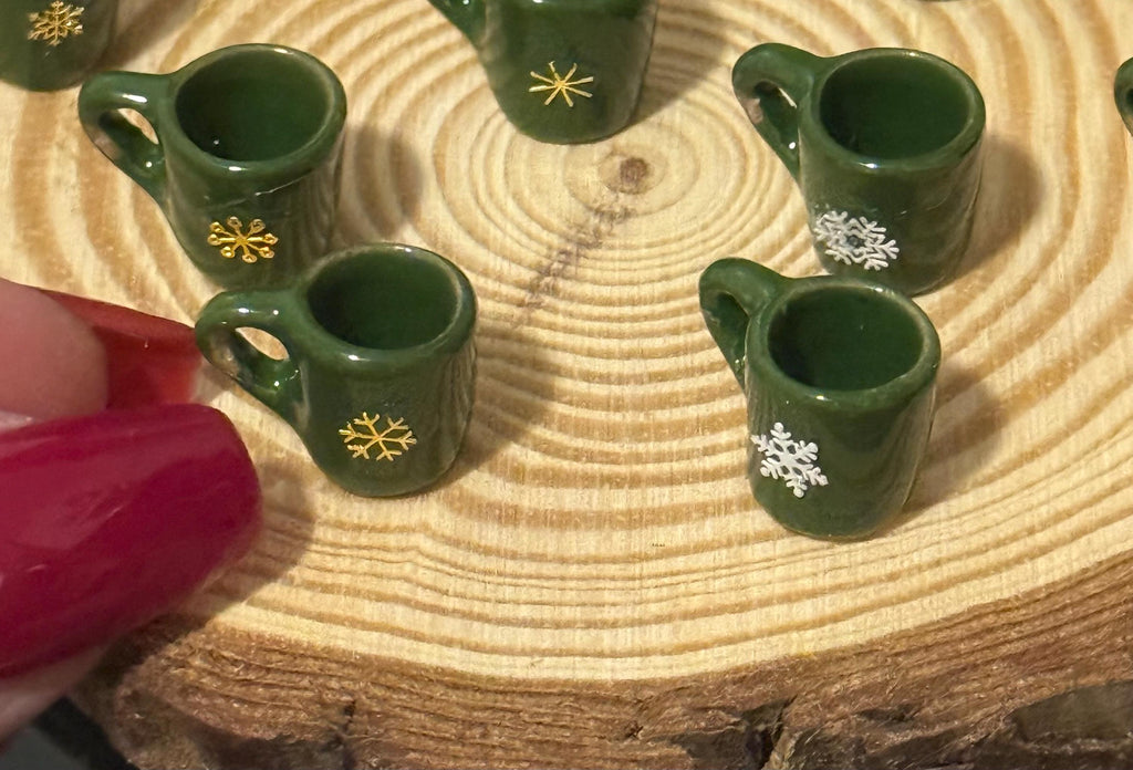 Miniature Christmas coffee mugs with snowflakes-1:12 dollhouse scale