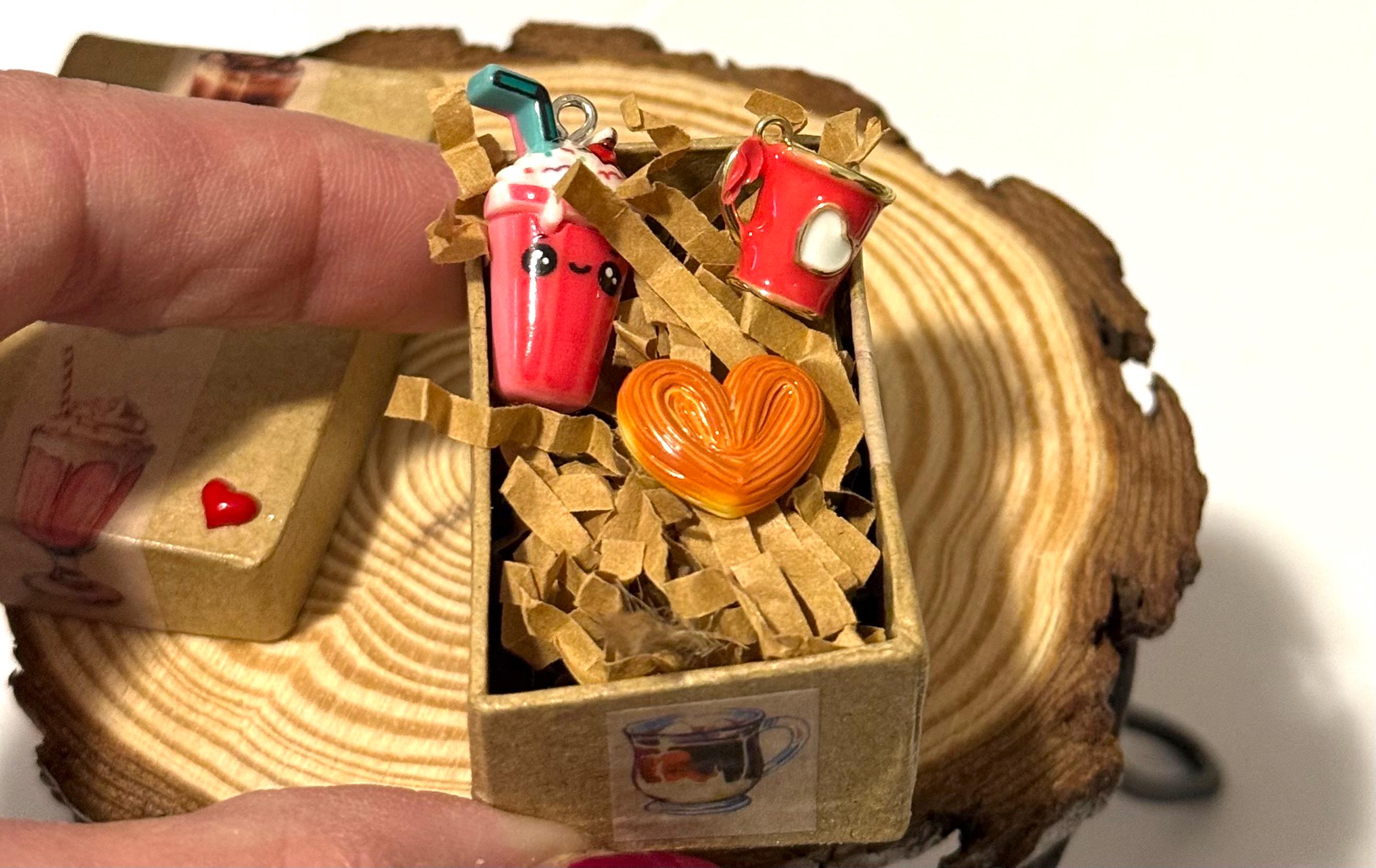 Miniature Coffee drinks and Pastries Paper Mache gift box: With  miniatures
