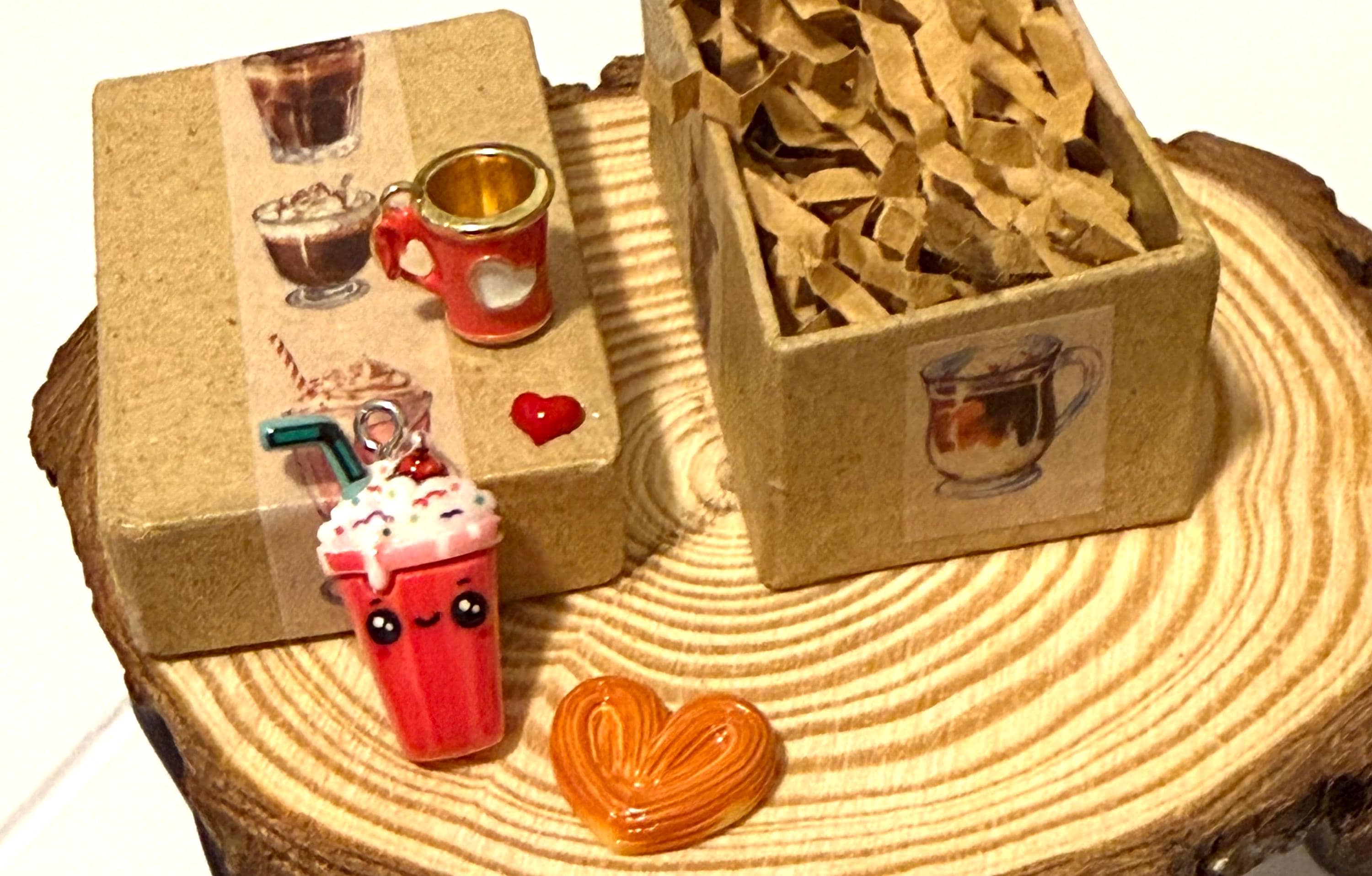 Miniature Coffee drinks and Pastries Paper Mache gift box: With  miniatures