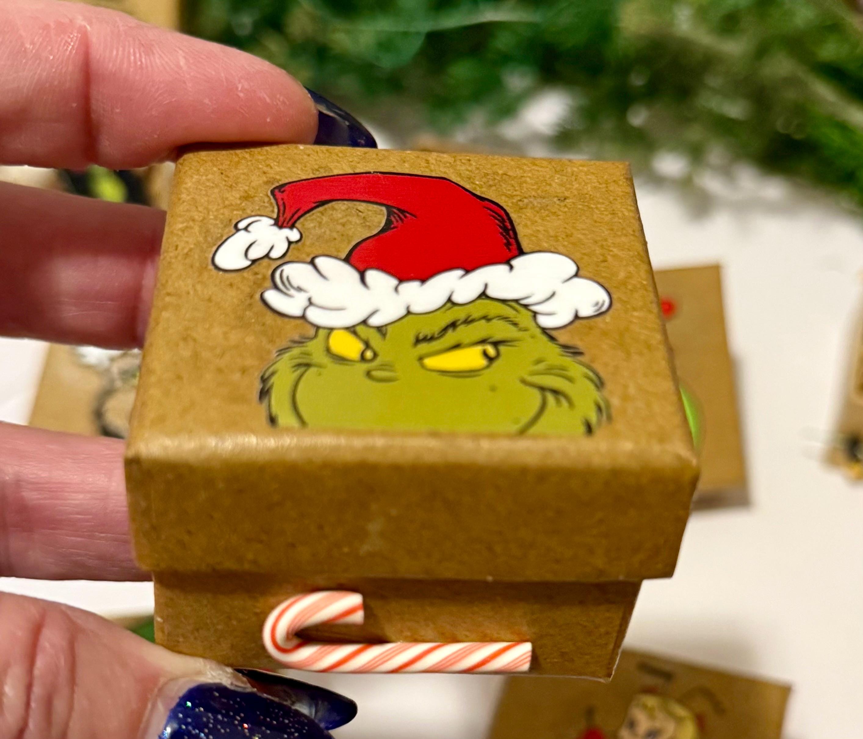 Miniature Christmas The Grinch theme Gift Box with miniature(s) inside