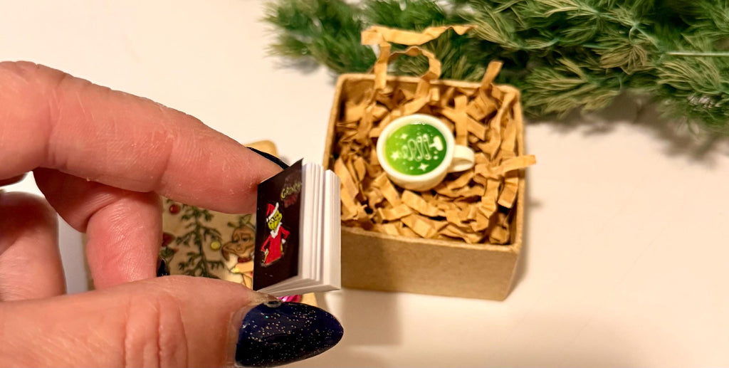 Miniature Christmas The Grinch theme Gift Box with miniature(s) inside