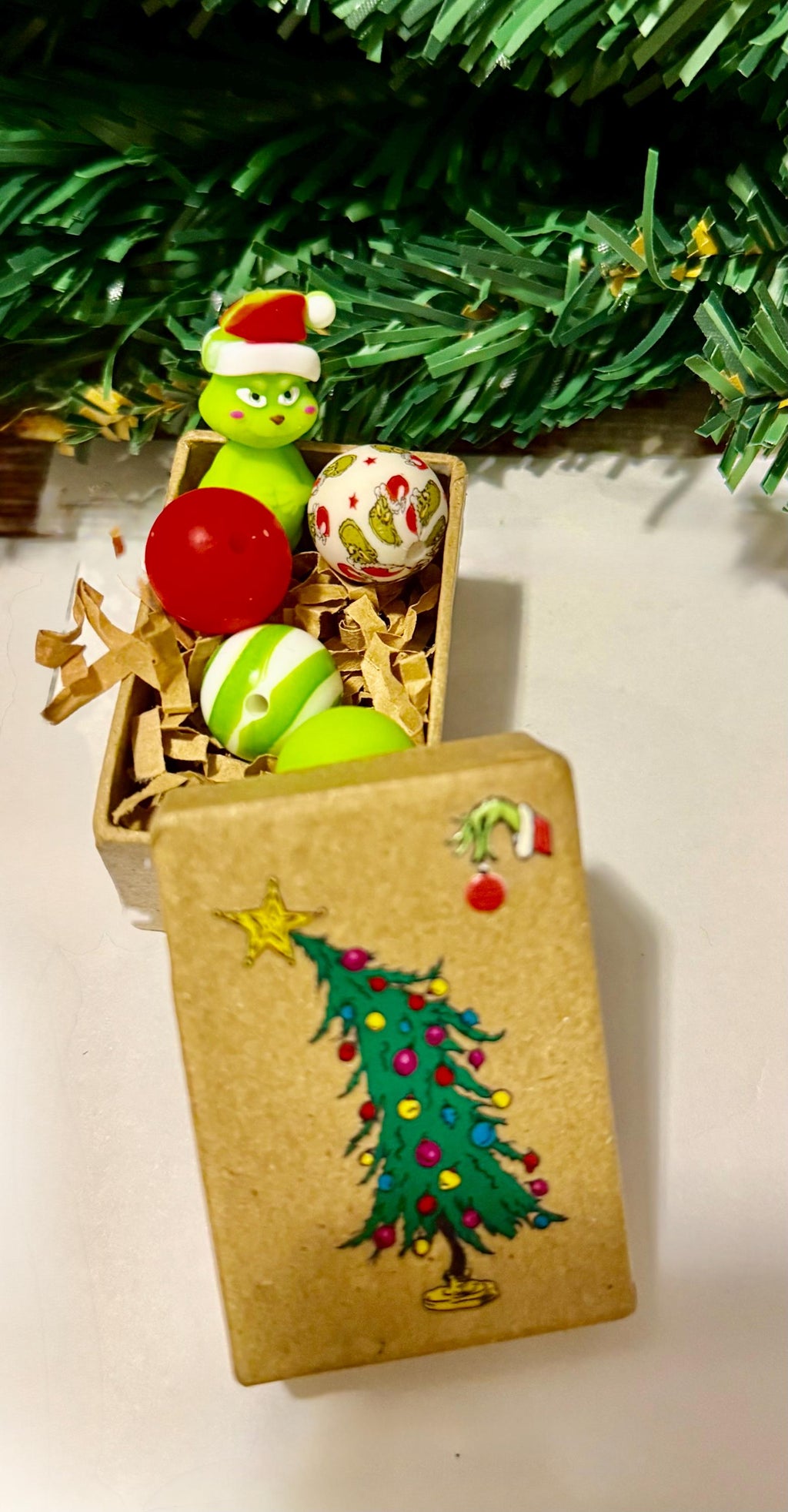 Miniature Christmas The Grinch theme Gift Box with miniature(s) inside