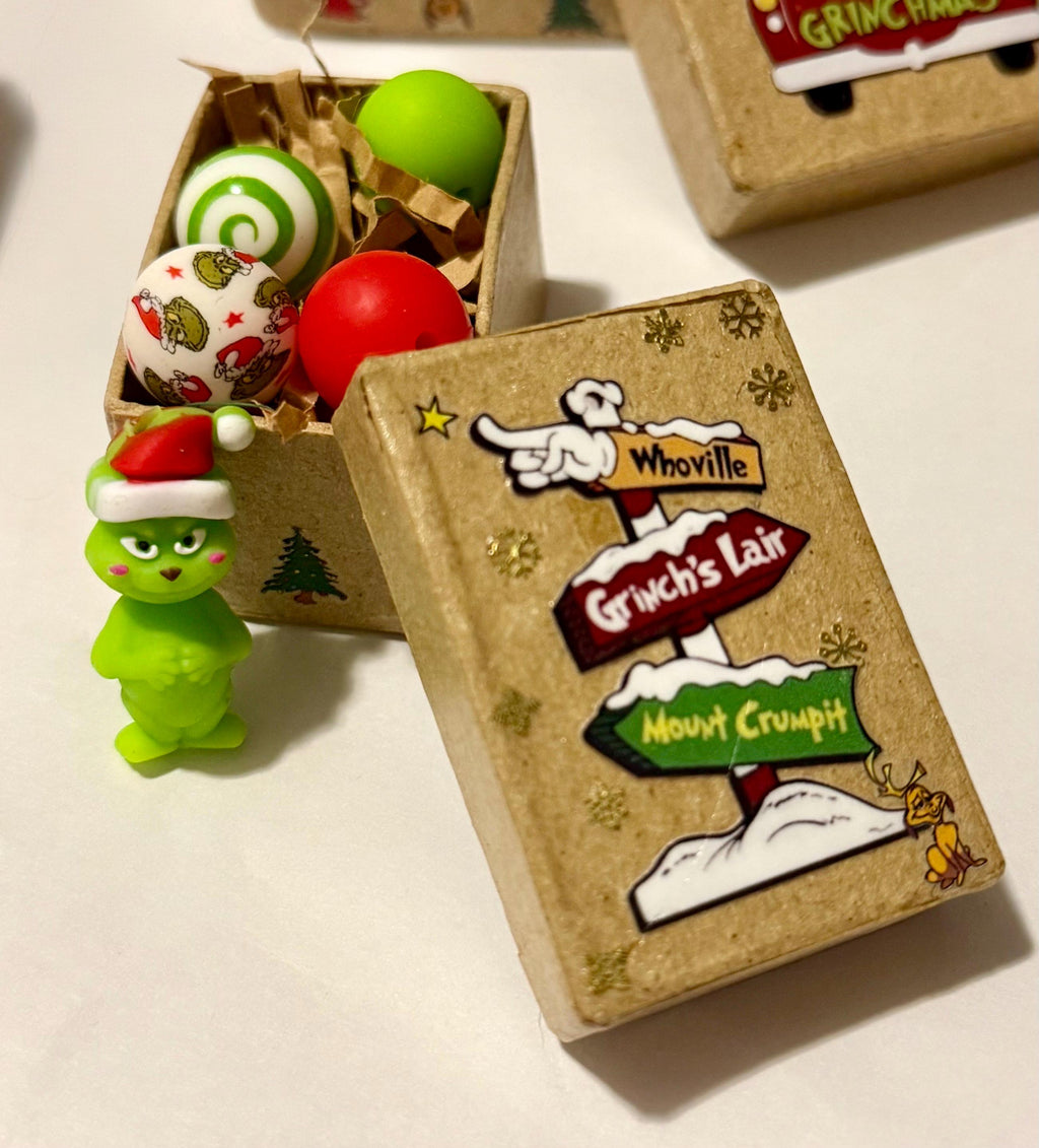 Miniature Christmas The Grinch theme Gift Box with miniature(s) inside