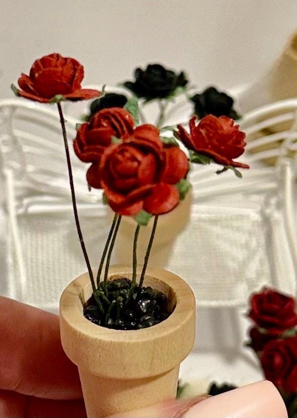 Miniature flower pot with roses:dollhouse scale