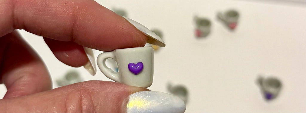 miniature heart coffee mugs: dollhouse scale
