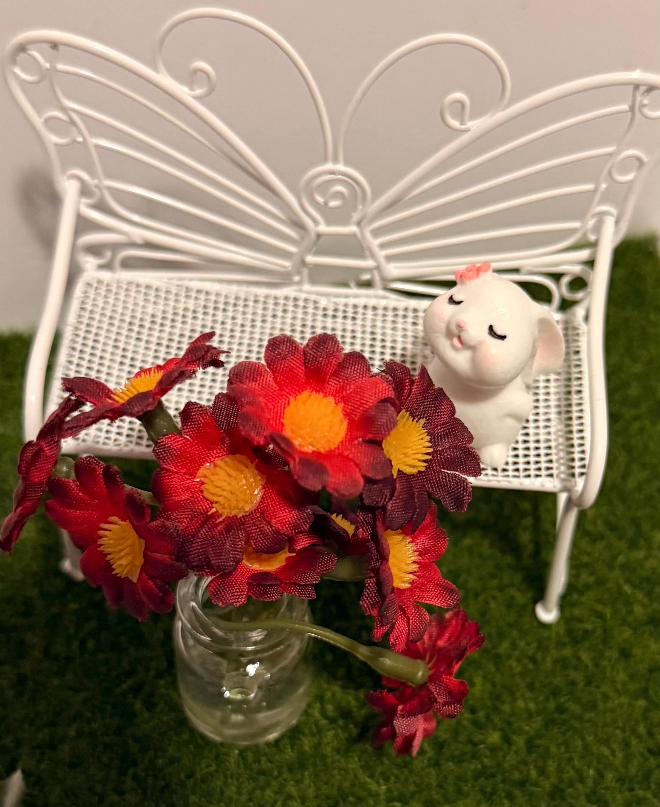 Miniature Daisies in vase with Bunny