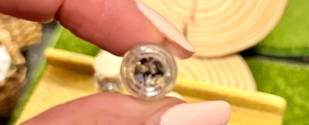Miniature jars with button lid filled with lavender