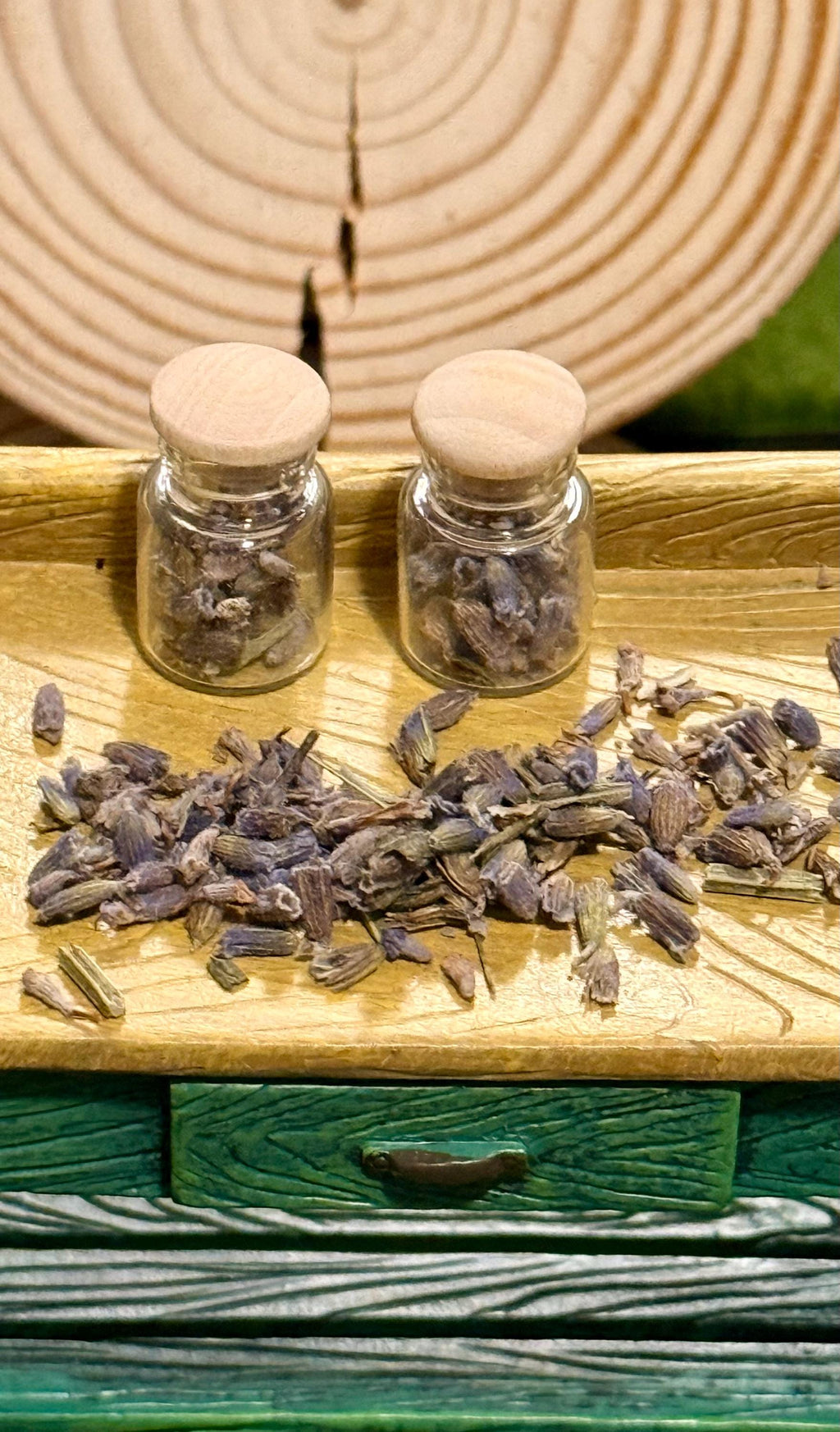 Miniature jars with button lid filled with lavender
