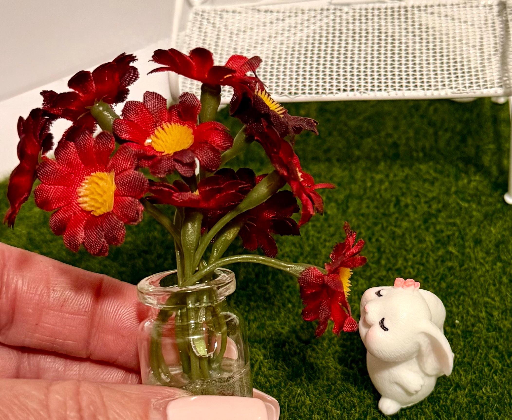 Miniature Daisies in vase with Bunny