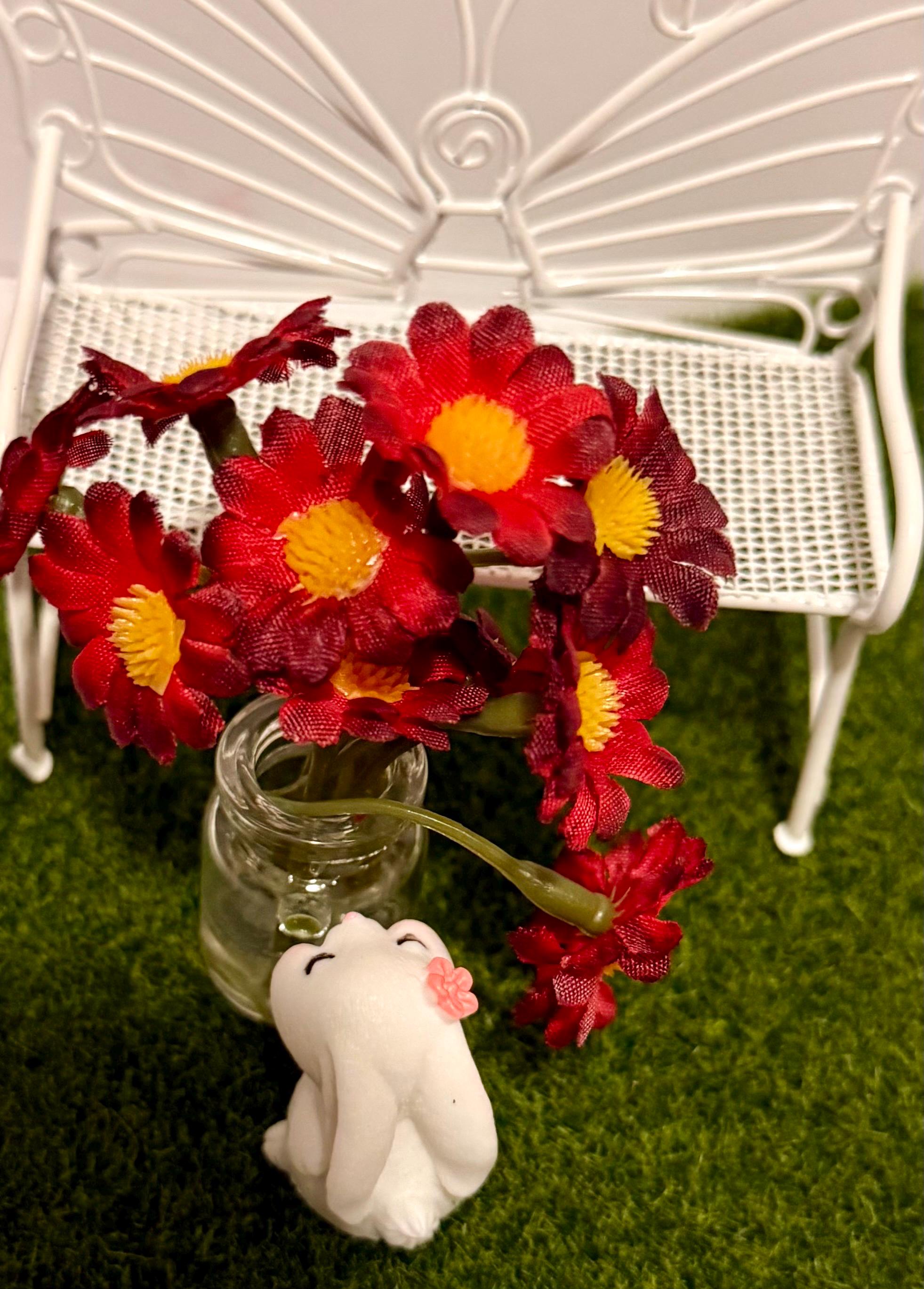 Miniature Daisies in vase with Bunny