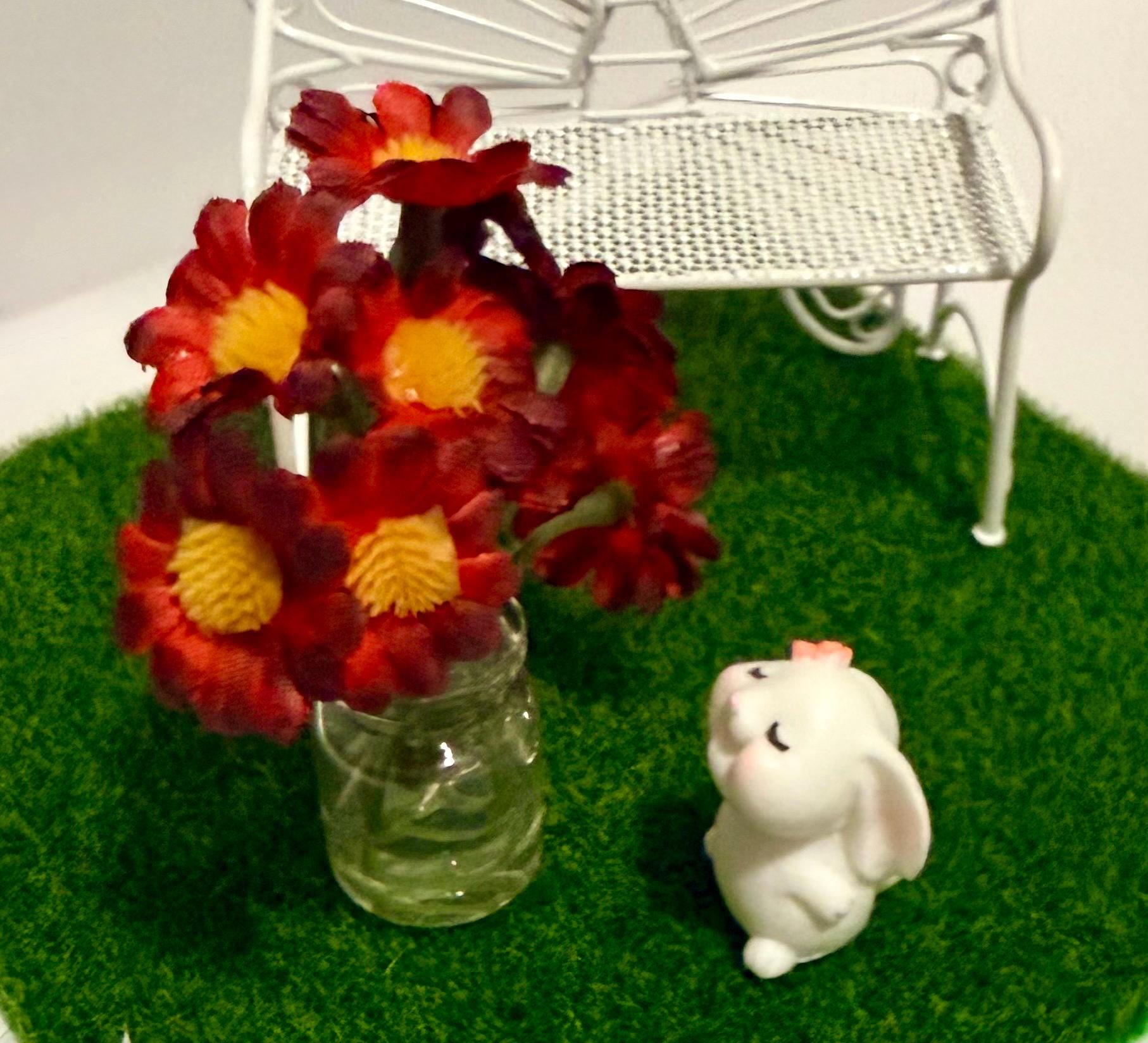 Miniature Daisies in vase with Bunny