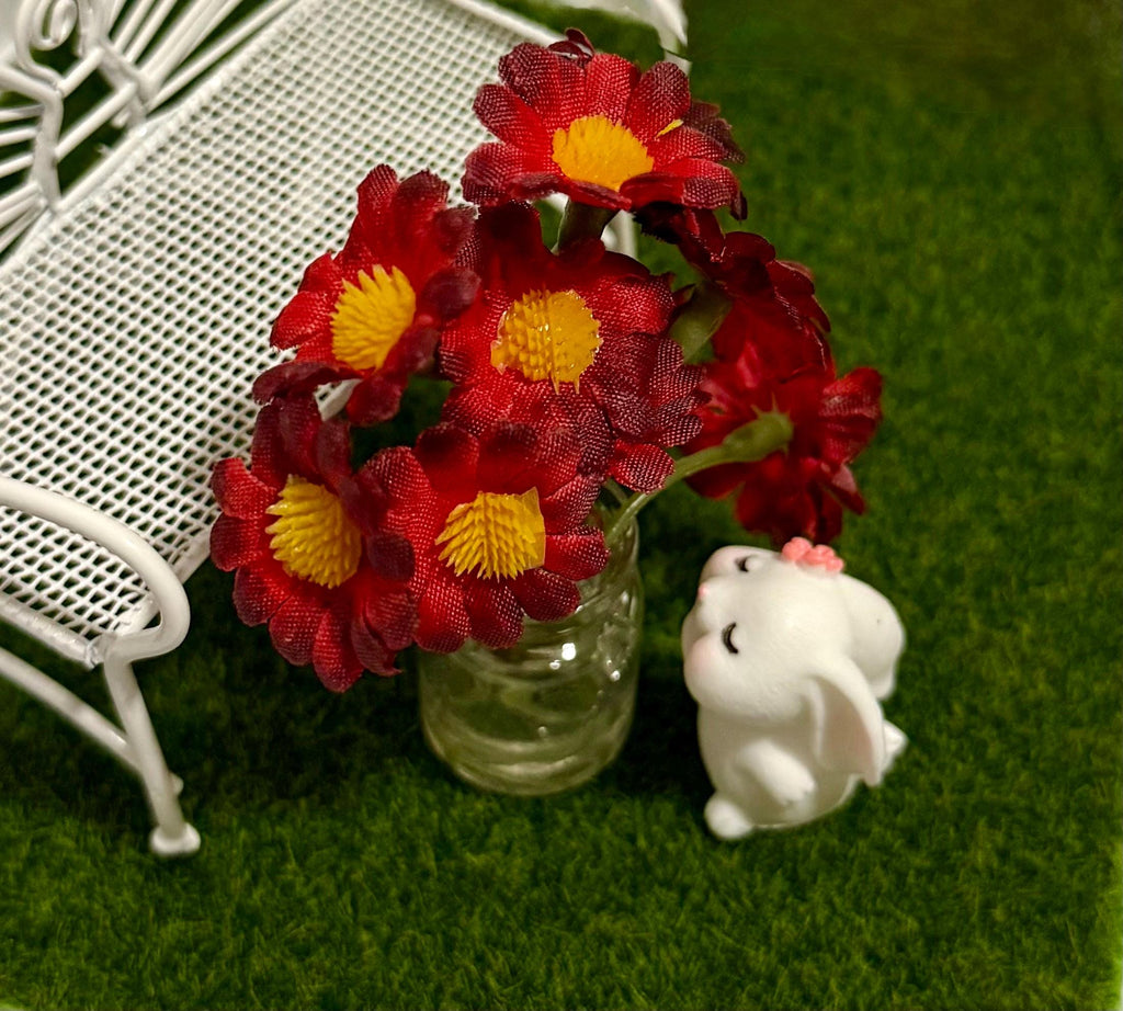 Miniature Daisies in vase with Bunny
