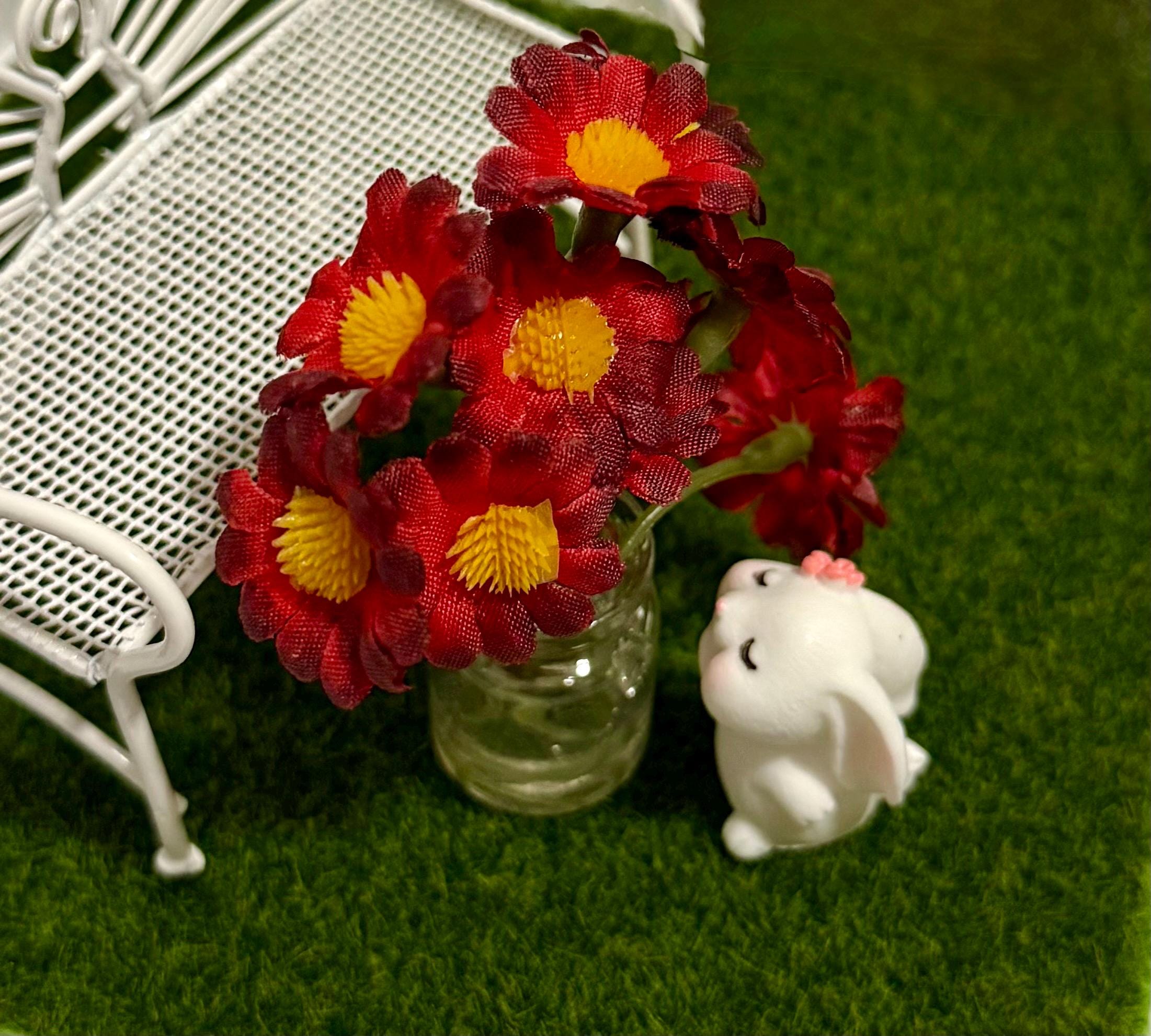 Miniature Daisies in vase with Bunny