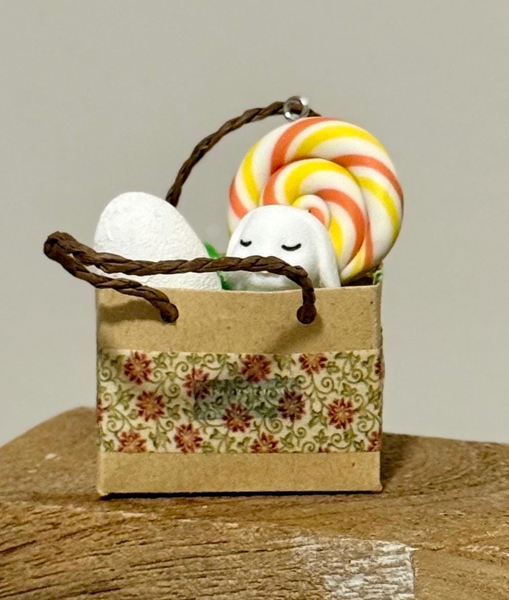 Miniature Easter shopping bag with bunny and candy