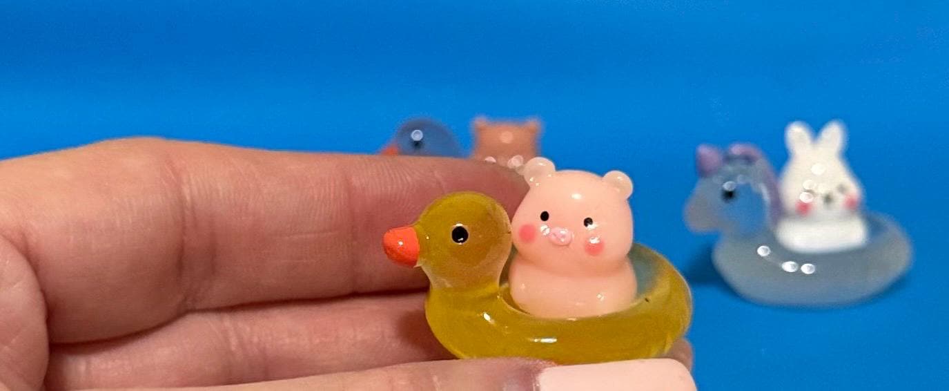 Miniature animals with illuminating duck/animal pool Floaties- figurines