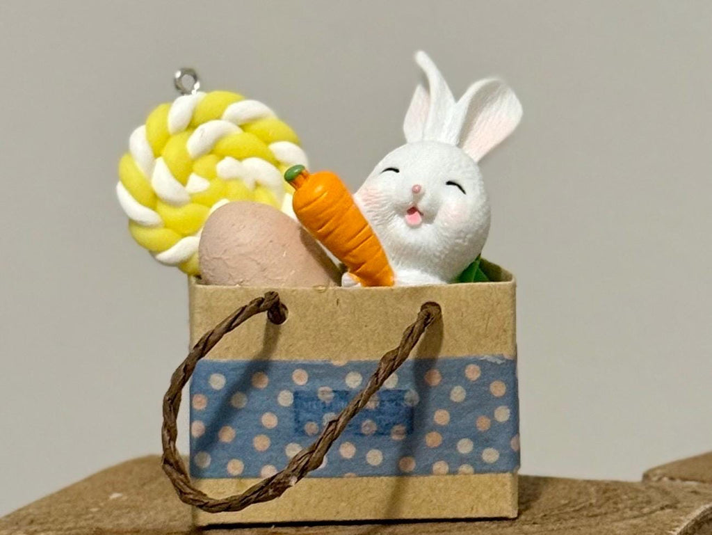 Miniature Easter shopping bag with bunny and candy