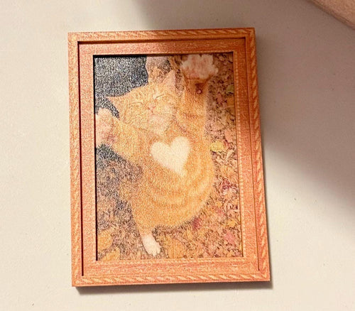 Decorative cat art- lovable kitty with heart shape in fur magnet