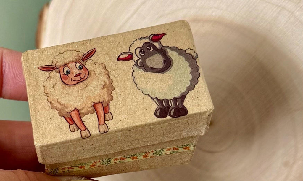 Glass Black Sheep Miniature Gift Box: Animated Character Decor