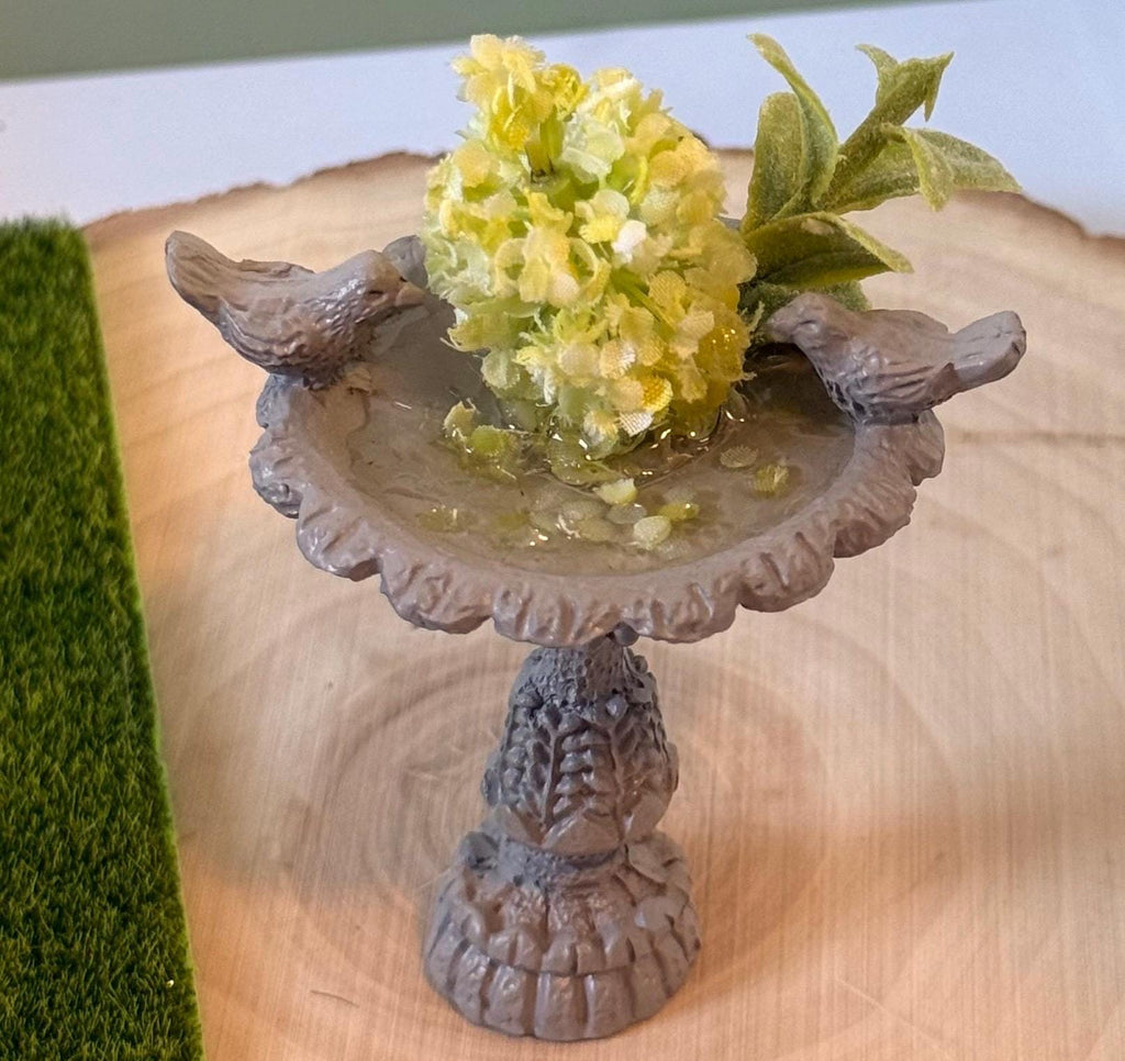 Miniature bird bath designed figurines