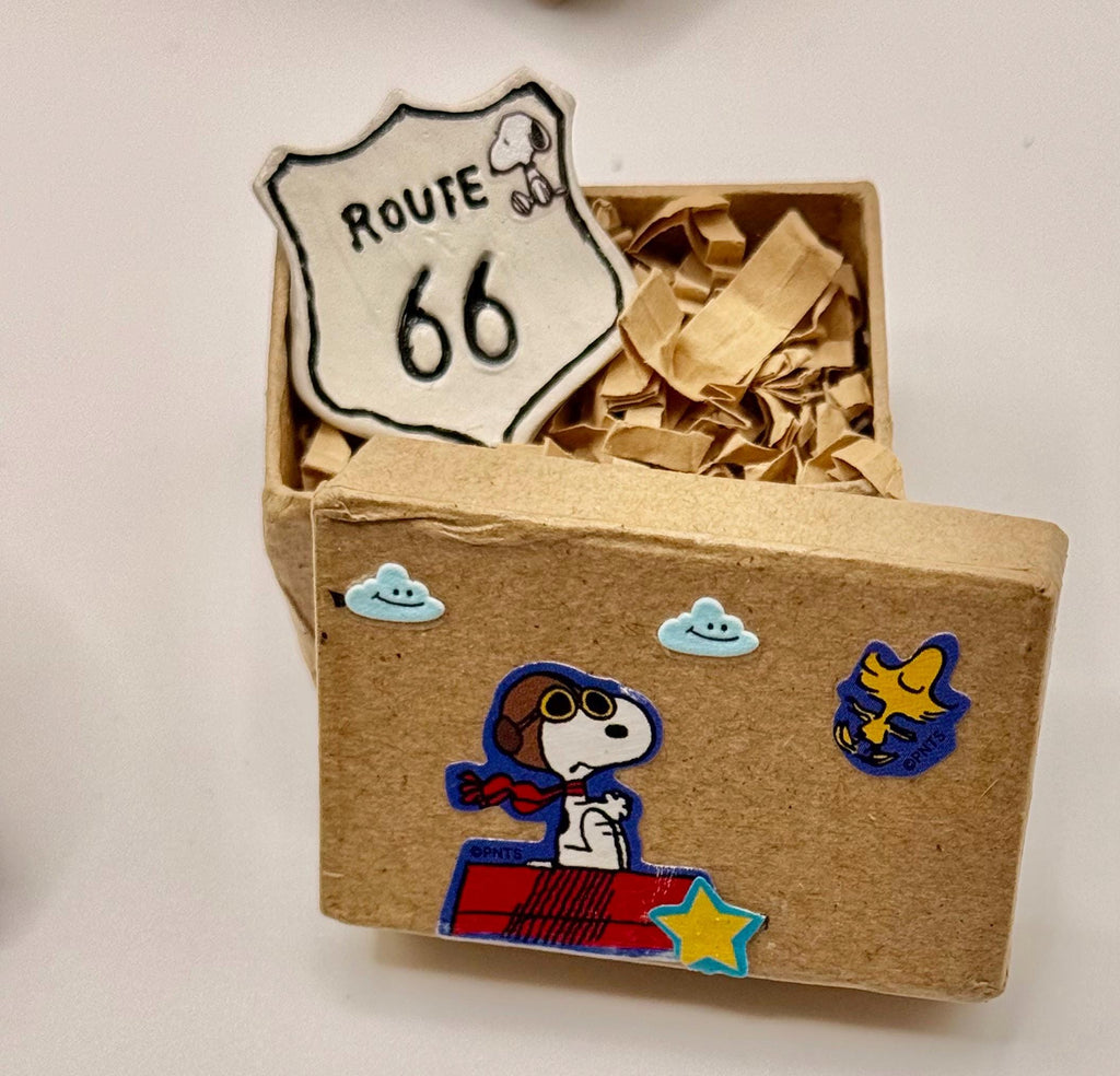 Miniature Snoopy keepsake gift box