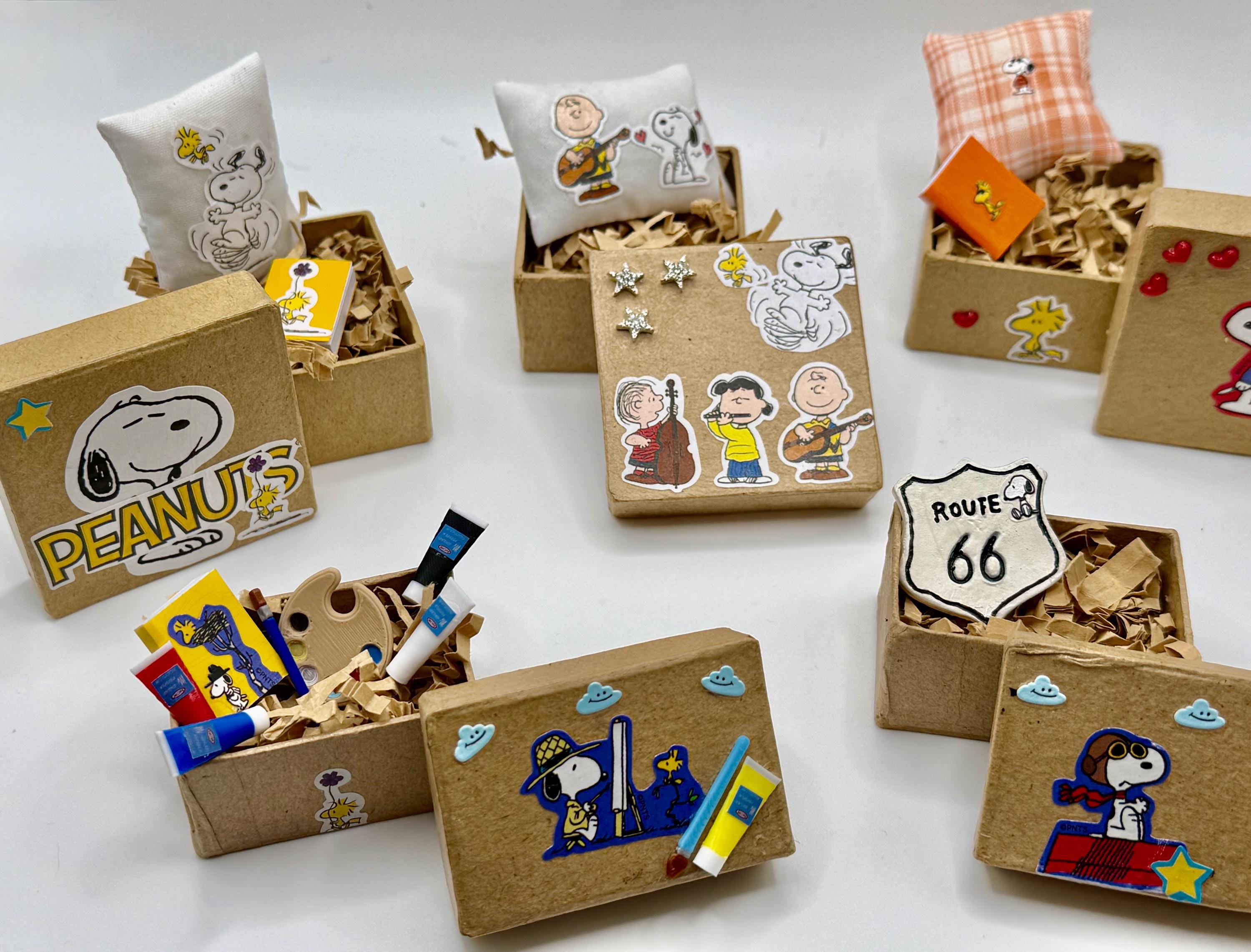 Miniature Snoopy keepsake gift box